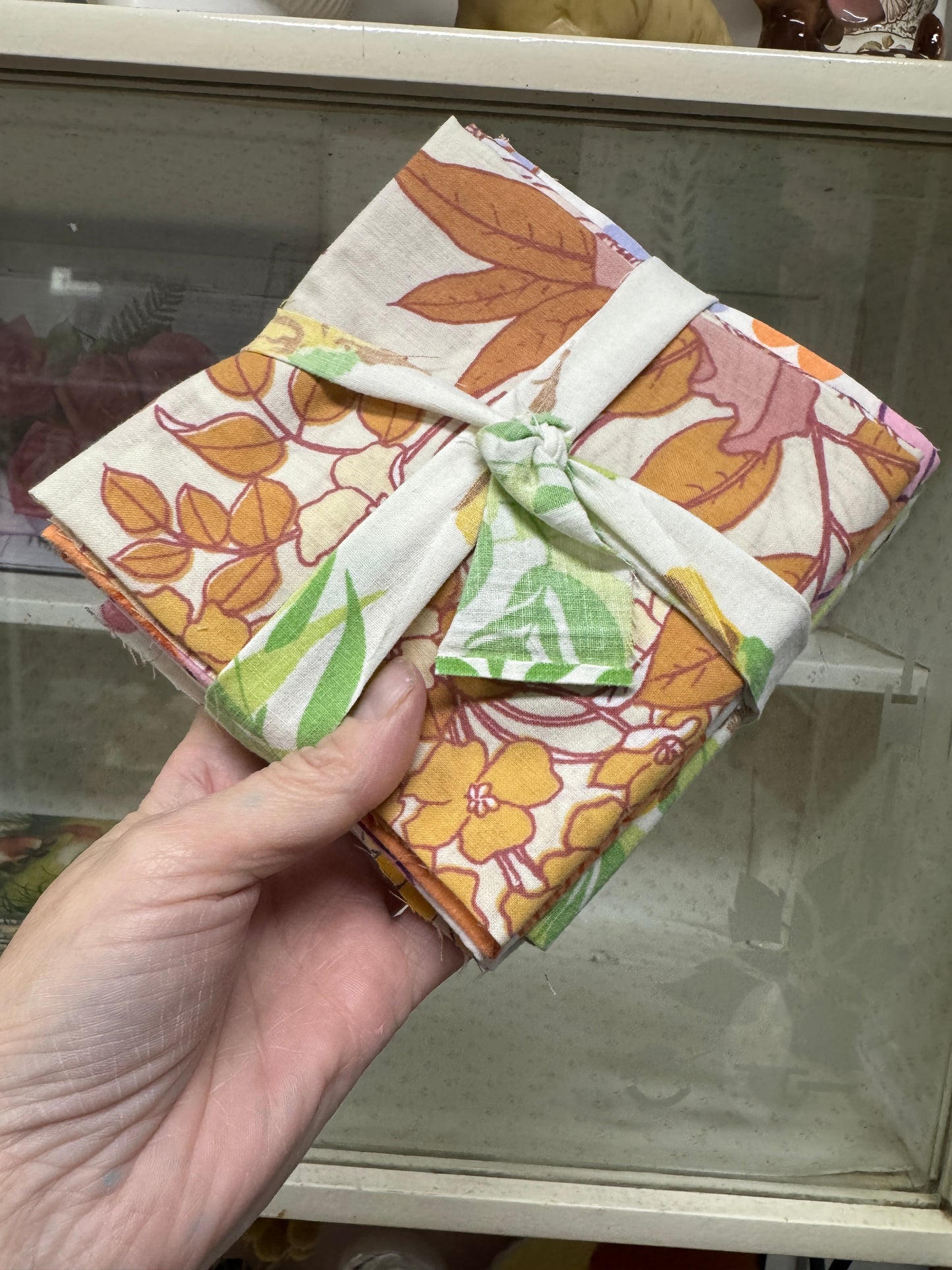 Vintage Fabric Bundle / 5 Pack Mixed Fat Quarters