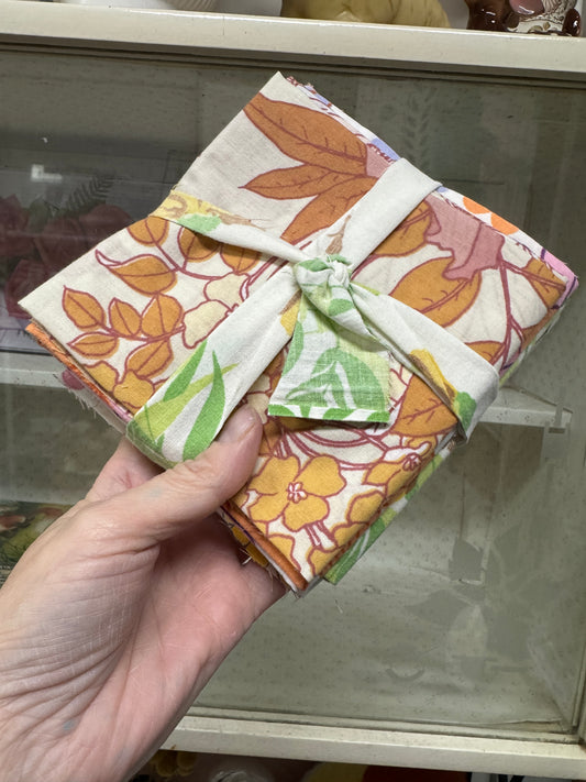 Vintage Fabric Bundle / 5 Pack Mixed Fat Quarters