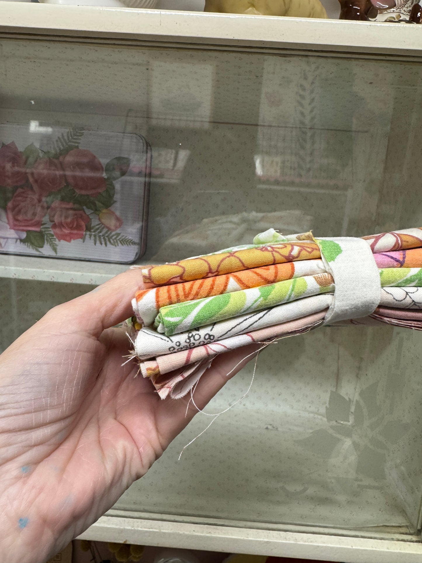 Vintage Fabric Bundle / 5 Pack Mixed Fat Quarters