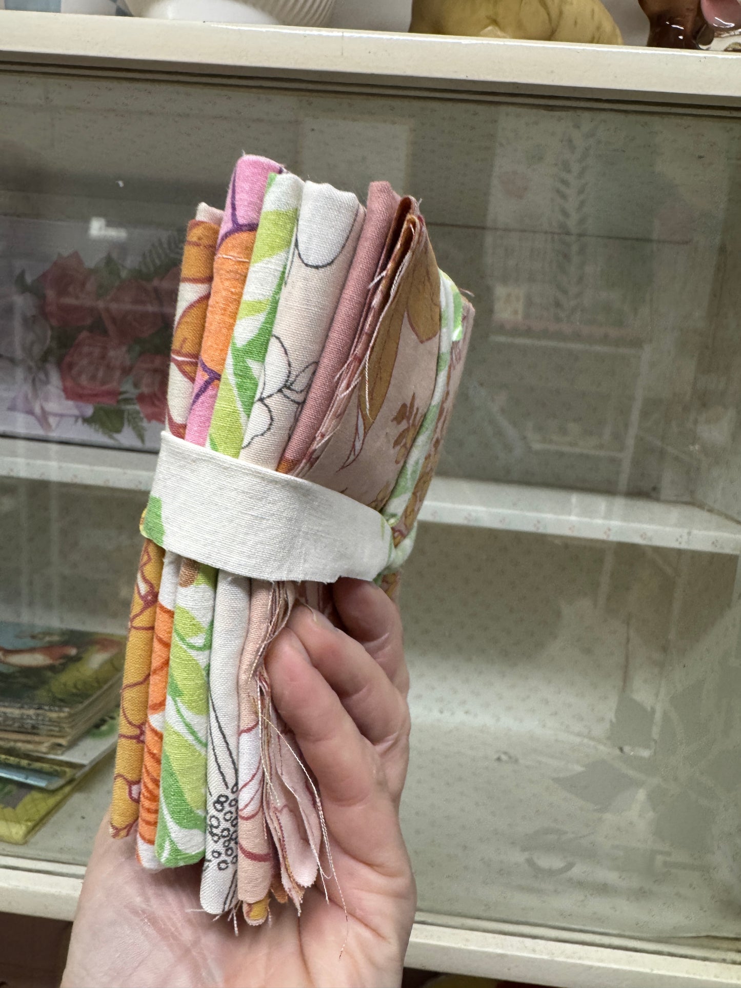 Vintage Fabric Bundle / 5 Pack Mixed Fat Quarters