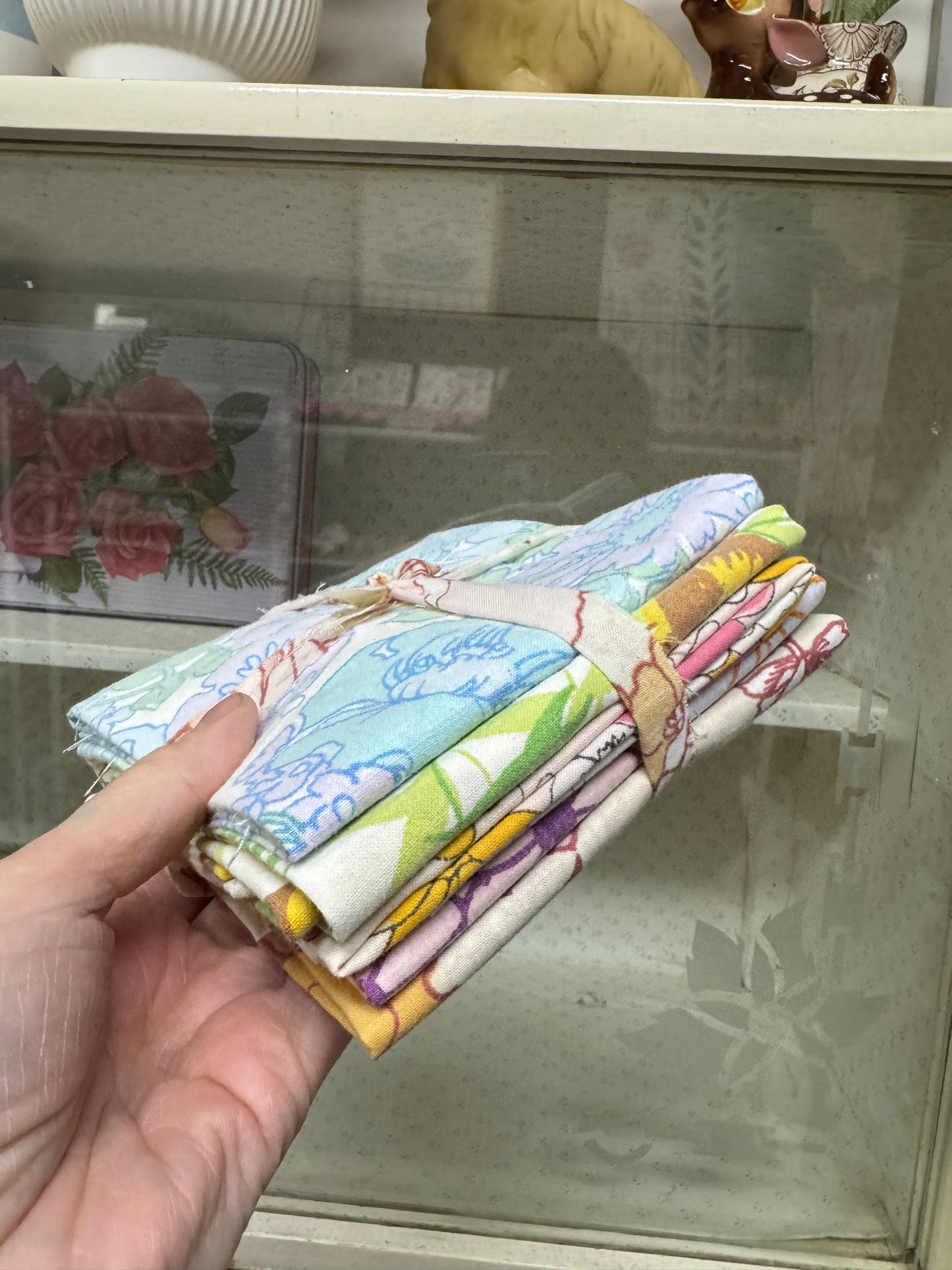 Vintage Fabric Bundle / 5 Pack Mixed Fat Quarters